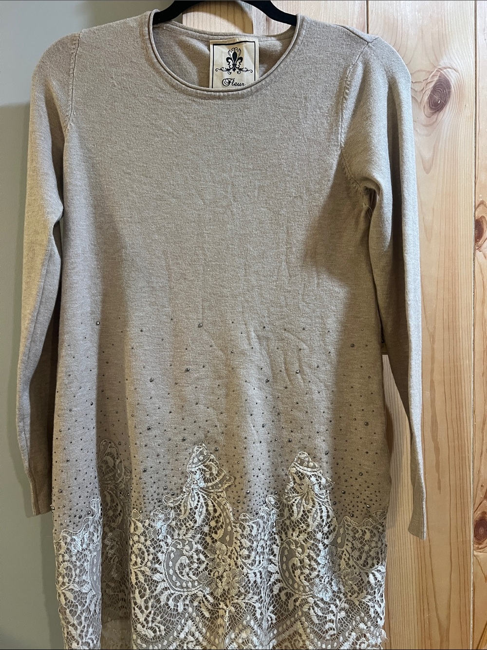 Fleur De Lis Embellished Beige Sweater tunicwith Lace Hem size medium